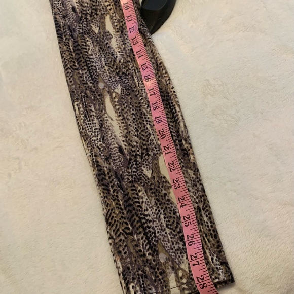 BDG Ladies High rise cigarette ankle animal snake print jeans Size 25 VV… - Picture 9 of 9